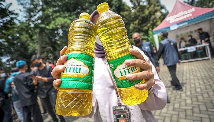 Ringankan Beban Warga, Pemkot Bandung Jual Minyak Goreng Murah